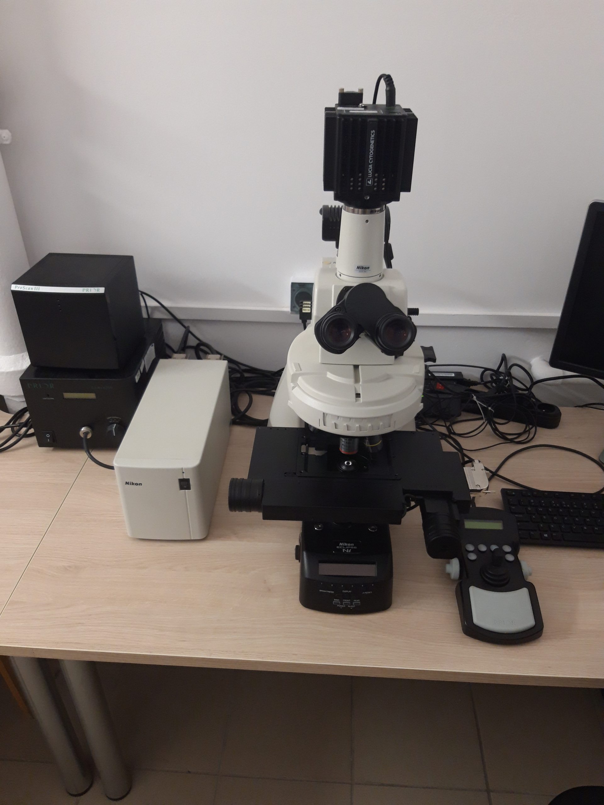 Mikroskop Nikon Eclipse Ni-E ze stolikiem zmotoryzowanym PRIOR,z funkcją automatycznego wykonywania makrozdjęć